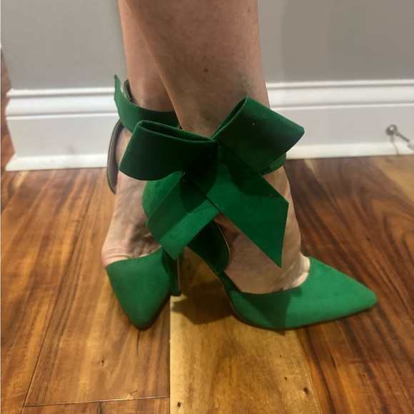 Elegant Green Stiletto Heels - Picture 6 of 7